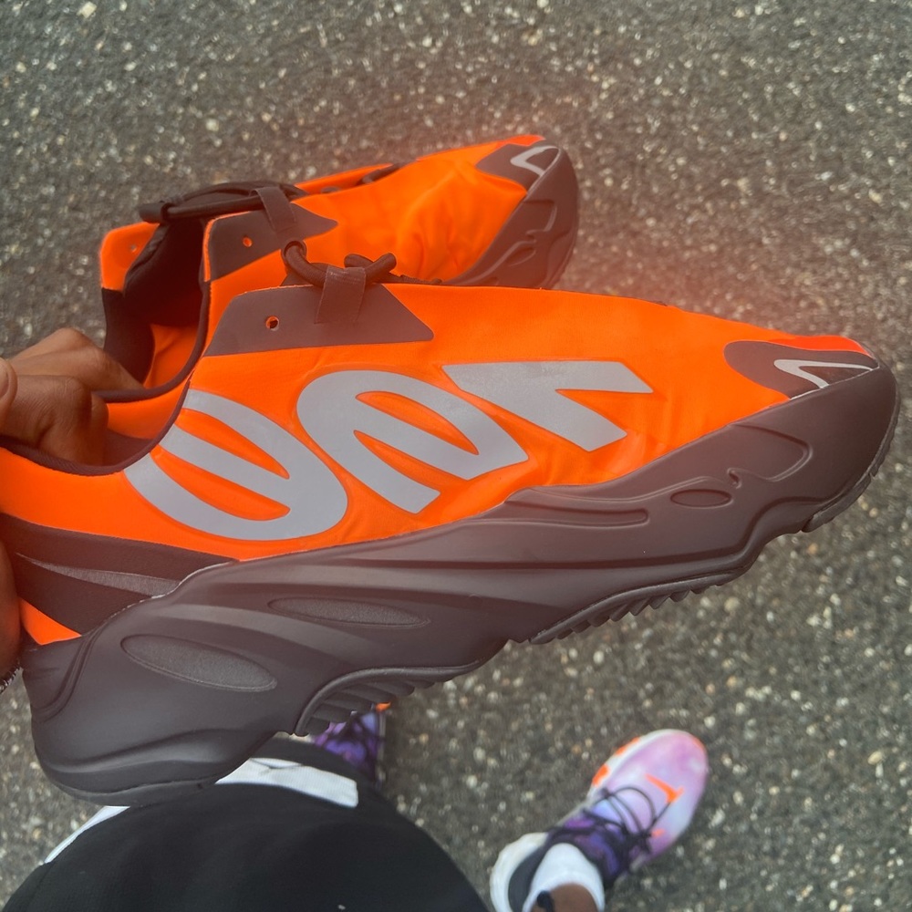 Yezzy 700 boost mnvn